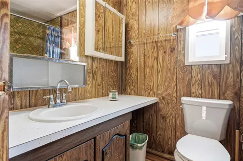 Bath - 636 Evergreen Dr, Kalispell, MT 59901 photo 1 of 4