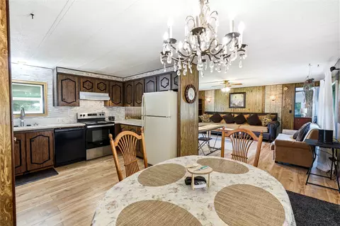 Dining - 636 Evergreen Dr, Kalispell, MT 59901 photo 2 of 3