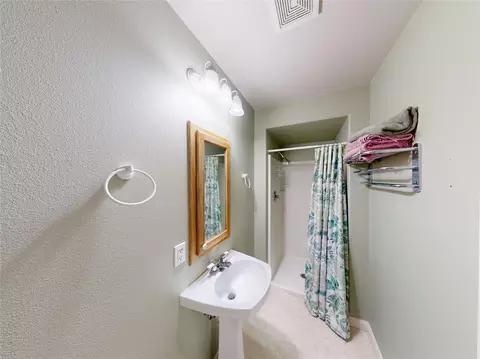 Bath - 105 Eagle Dr, Polson, MT 59860 photo 3 of 3