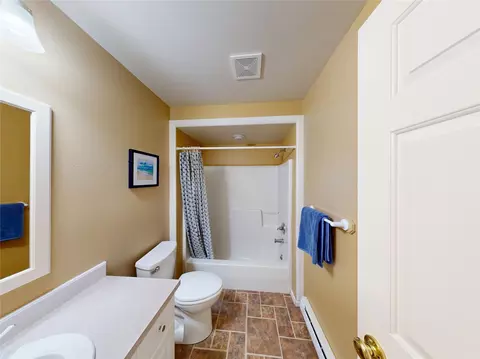 Bath - 105 Eagle Dr, Polson, MT 59860 photo 2 of 3