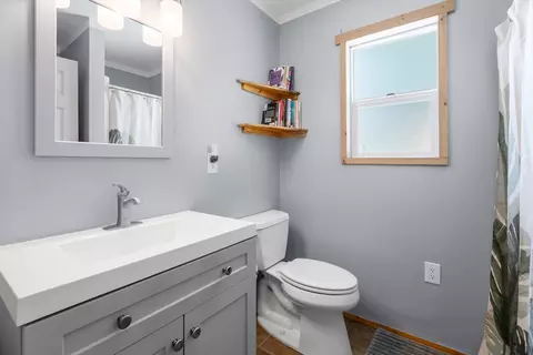 Bath - 14378 Sylvan Dr, Bigfork, MT 59911 photo 2 of 2