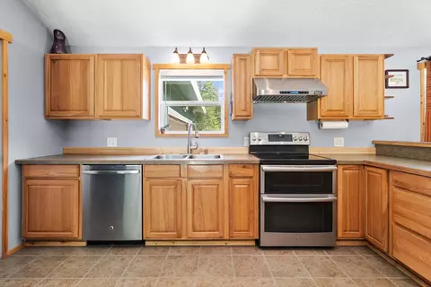Kitchen - 14378 Sylvan Dr, Bigfork, MT 59911 photo 2 of 2