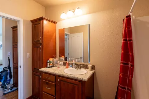 Bath - 329 E Lynch St, Plains, MT 59859 photo 3 of 3