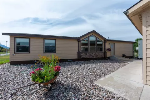 Exterior - 329 E Lynch St, Plains, MT 59859 photo 3 of 9