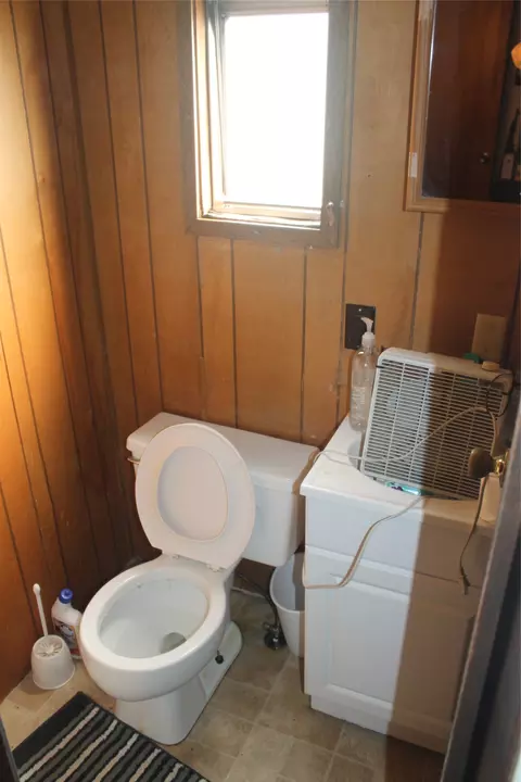Bath - 437 Maple Dr, Kalispell, MT 59901 photo 2 of 6