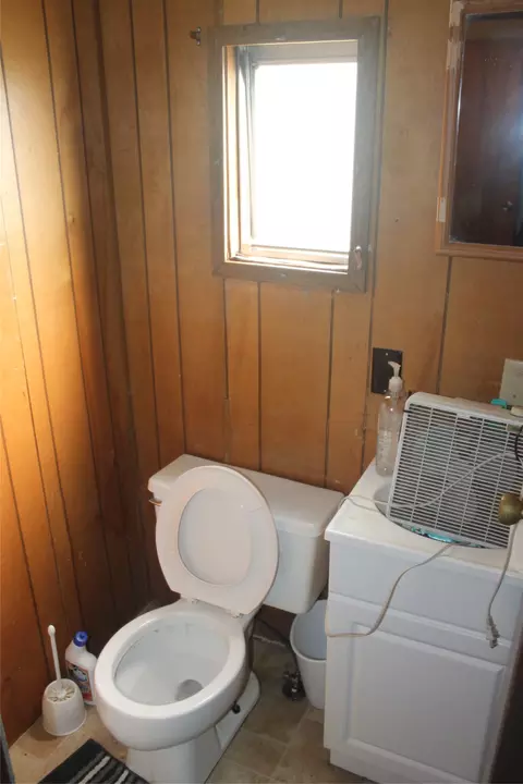 Bath - 437 Maple Dr, Kalispell, MT 59901 photo 3 of 6