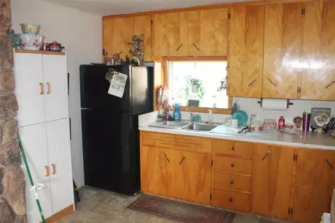 Kitchen - 437 Maple Dr, Kalispell, MT 59901 photo 2 of 7