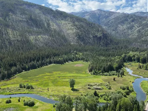 2 Cedar Grove Ln, Noxon, MT 59853