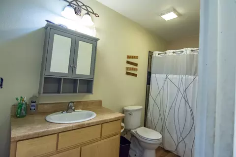 Bath - 4805 Bobtail Rd, Libby, MT 59923 photo 4 of 5