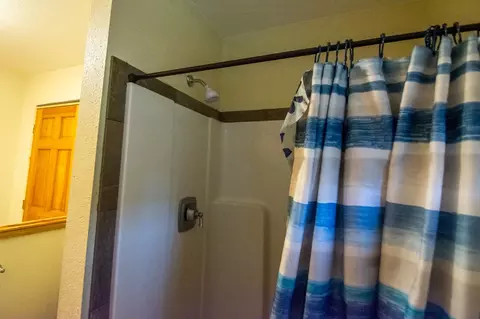 Bath - 4805 Bobtail Rd, Libby, MT 59923 photo 3 of 5