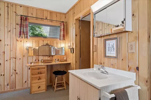 Bath - 332 Flathead Lodge Rd, Bigfork, MT 59911 photo 1 of 2