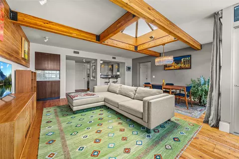 140 S 4th St W #6, Missoula, MT 59801