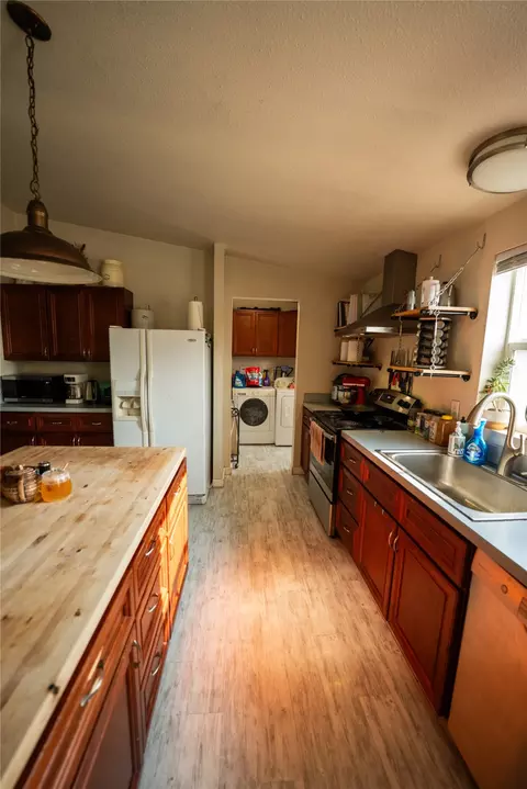 Kitchen - 1137 Aspen Ln, Kalispell, MT 59901 photo 3 of 4