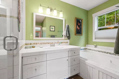 Bath - 13786 Ridge Loop Rd, Bigfork, MT 59911 photo 1 of 4