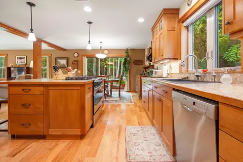 Kitchen - 13786 Ridge Loop Rd, Bigfork, MT 59911 photo 2 of 2