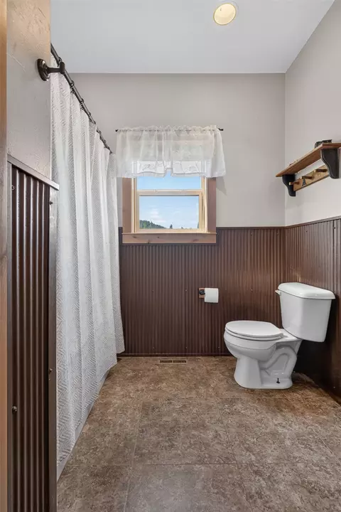 Bath - 235 Shady Ln, Clancy, MT 59634 photo 6 of 8