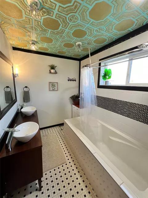 Bath - 111 River Pl, Kalispell, MT 59901 photo 4 of 6