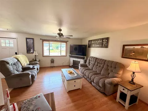 Living - 111 River Pl, Kalispell, MT 59901 photo 2 of 4