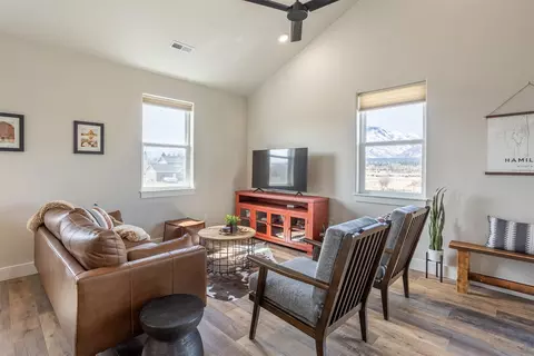 Living - 131 Kyle Ln, Hamilton, MT 59840 photo 7 of 12