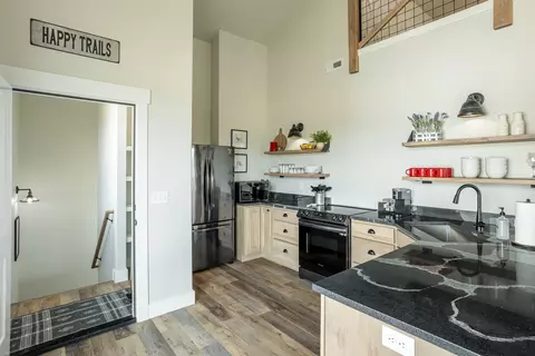 Kitchen - 131 Kyle Ln, Hamilton, MT 59840 photo 8 of 13