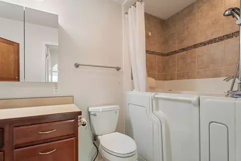 Bath - 1010 Wolf Rd, Helena, MT 59602 photo 2 of 3