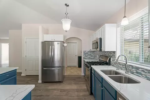 Kitchen - 1010 Wolf Rd, Helena, MT 59602 photo 2 of 4
