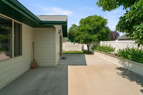 Exterior - 1010 Wolf Rd, Helena, MT 59602 photo 10 of 11