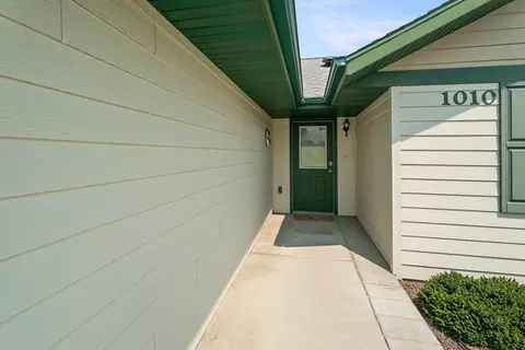 Entry Way - 1010 Wolf Rd, Helena, MT 59602 photo 1 of 5