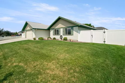 Exterior - 1010 Wolf Rd, Helena, MT 59602 photo 2 of 11