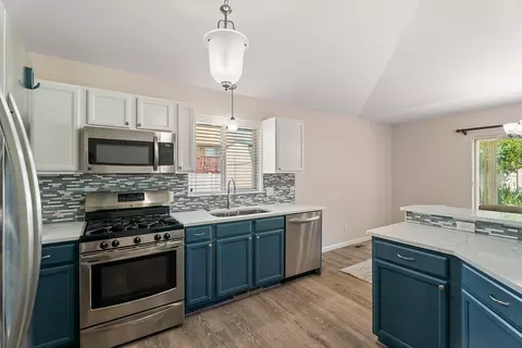 Kitchen - 1010 Wolf Rd, Helena, MT 59602 photo 3 of 4