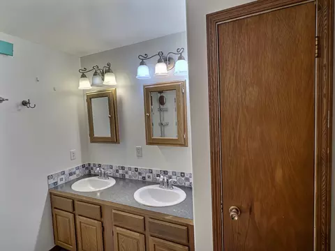 Bath - 203 Monroe St S, Boulder, MT 59632 photo 2 of 4