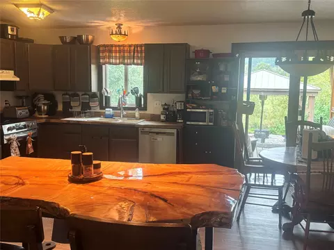 Kitchen - 19525 E Mullan Rd, Clinton, MT 59825 photo 4 of 6