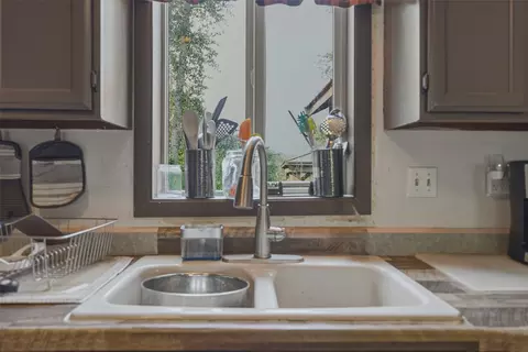 Kitchen - 19525 E Mullan Rd, Clinton, MT 59825 photo 5 of 5