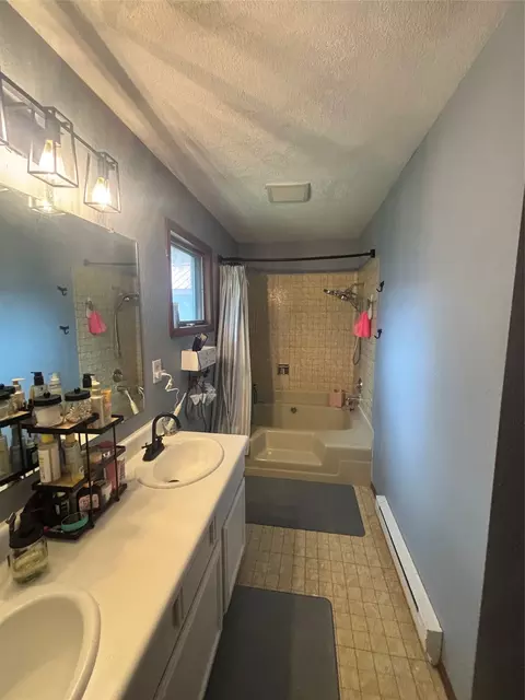 Bath - 19525 E Mullan Rd, Clinton, MT 59825 photo 1 of 3