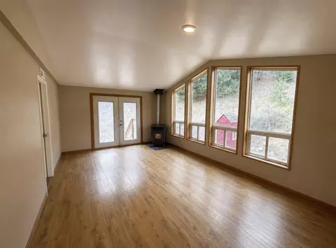 Living - 21 Platt Gulch Rd, Jefferson City, MT 59638 photo 3 of 5