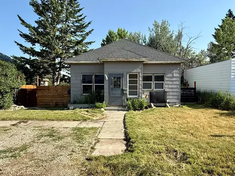 709 Montana Ave, Deer Lodge, MT 59722