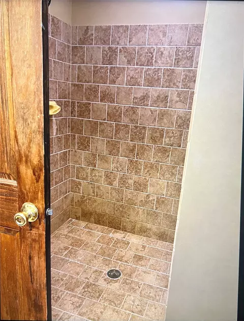 Bath - 179 Cooper Dr, Cascade, MT 59421 photo 3 of 5