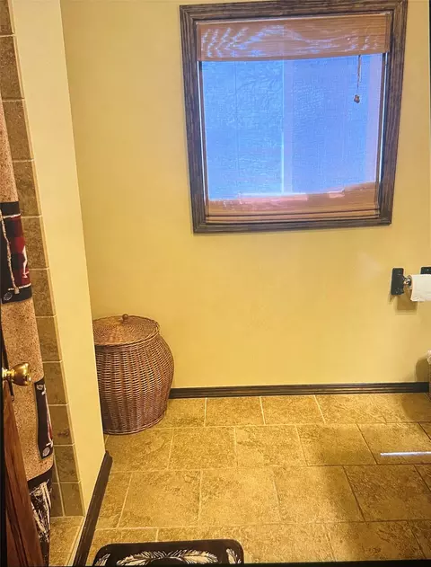 Bath - 179 Cooper Dr, Cascade, MT 59421 photo 4 of 5