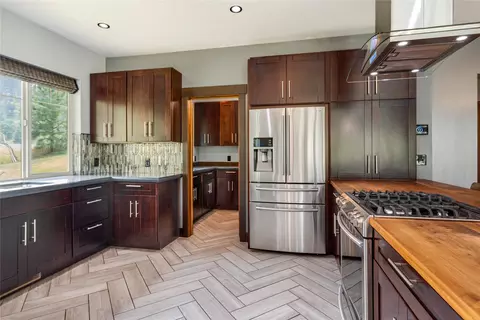 Kitchen - 61 Bear Paw Loop, Bigfork, MT 59911 photo 6 of 8