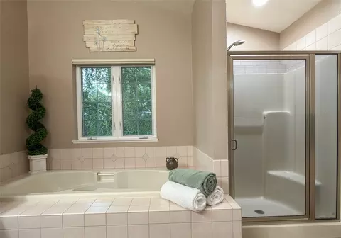 Bath - 285 Swan River Rd, Bigfork, MT 59911 photo 2 of 4