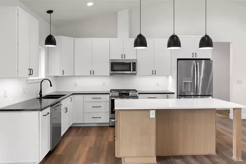 Kitchen - 23968 Summit Point Rd, Huson, MT 59846 photo 2 of 3