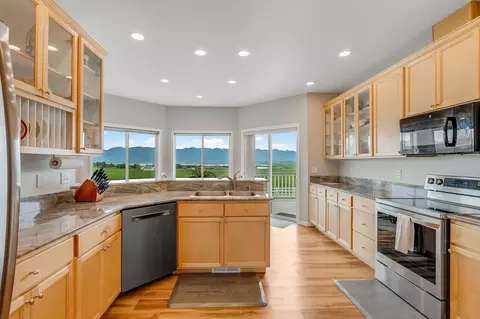 Kitchen - 41547 Flathead View Dr, Polson, MT 59860 photo 4 of 5