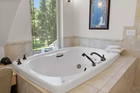 Bath - 80 Bitterroot Cove Ct, Marion, MT 59925 photo 3 of 7