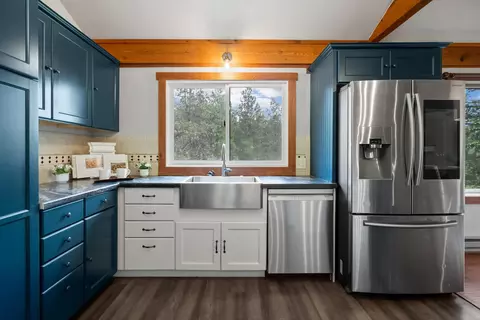 Kitchen - 300 Peaceful Dr, Bigfork, MT 59911 photo 3 of 5