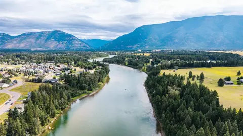 1020 Riparian Dr, Columbia Falls, MT 59912