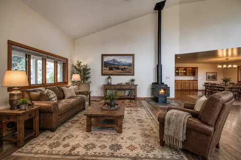 Living - 231 Juneberry Rd, Conner, MT 59827 photo 2 of 13