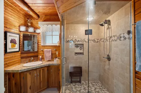 Bath - 14259 Sunburst Dr, Bigfork, MT 59911 photo 1 of 2
