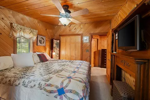 Bedroom - 14259 Sunburst Dr, Bigfork, MT 59911 photo 4 of 4
