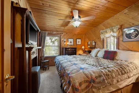 Bedroom - 14259 Sunburst Dr, Bigfork, MT 59911 photo 3 of 4