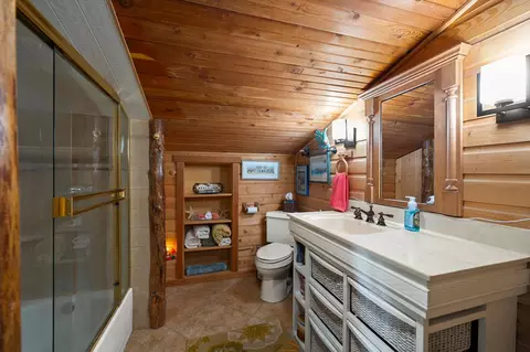 Bath - 14259 Sunburst Dr, Bigfork, MT 59911 photo 2 of 2